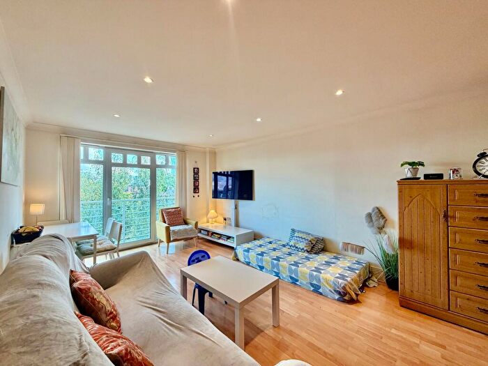 2 Bedroom Flat For Sale In Osbourne House, Queen Victoria Road, Coventry, CV1