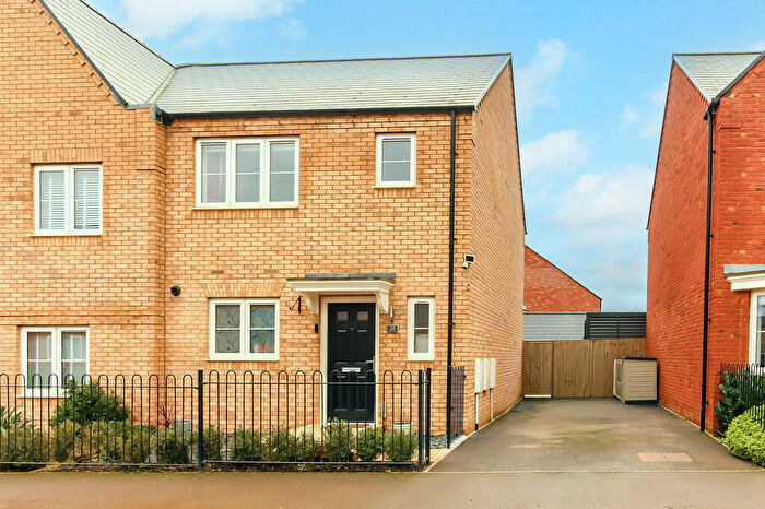 3 Bedroom Semi-Detached House For Sale In Ise Valley Way, Wellingborough, NN8