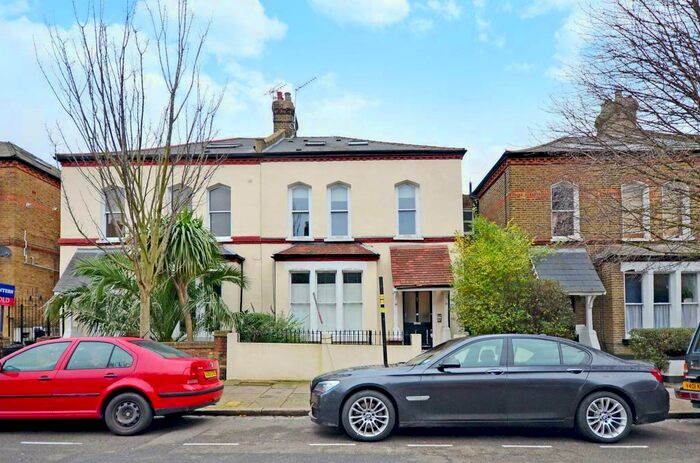 2 Bedroom Apartment To Rent In Finsbury Park Road, London, N4