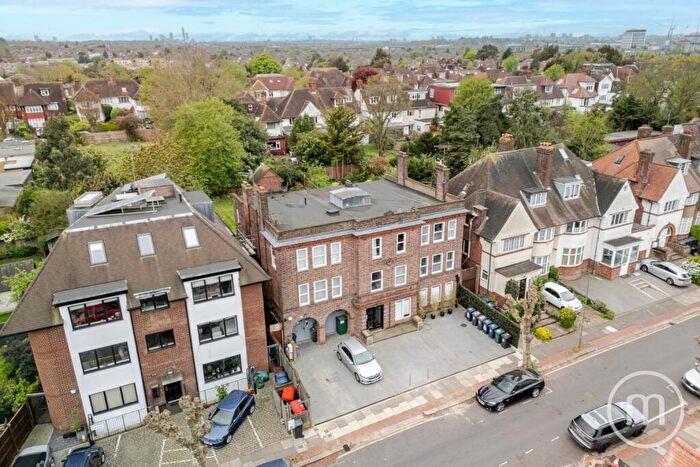 2 Bedroom Flat For Sale In Woodstock Road, Golders Green, NW11