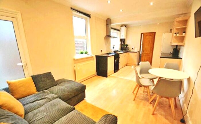 5 Bedroom Terraced House To Rent In London Road, Reading, RG1