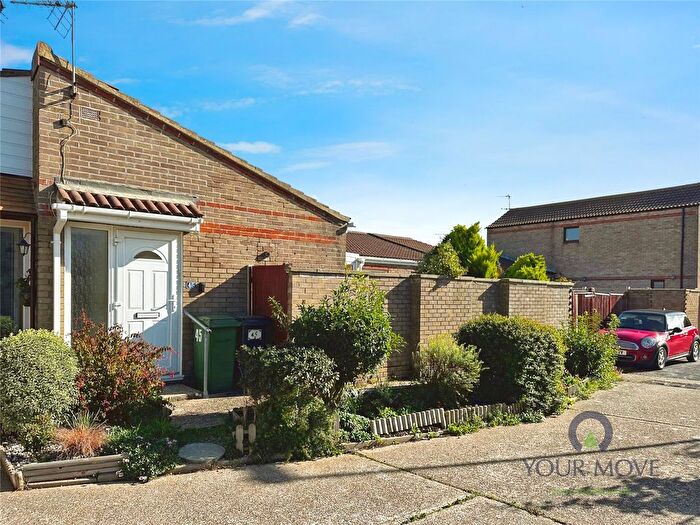 2 Bedroom Bungalow For Sale In Wade Close, Eastbourne, East Sussex, BN23