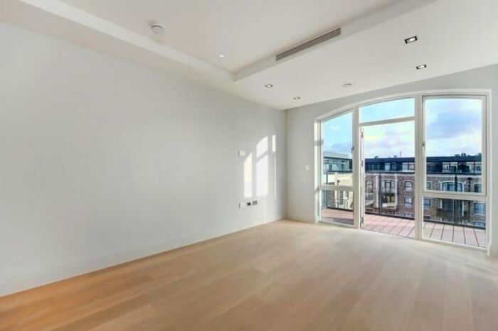 2 Bedroom Flat To Rent In Chiswick Gate, Palladian Gardens, London, W4