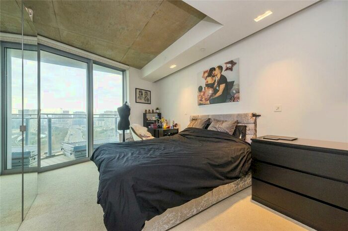 2 Bedroom Flat To Rent In Tidal Basin Road, Silvertown, E16