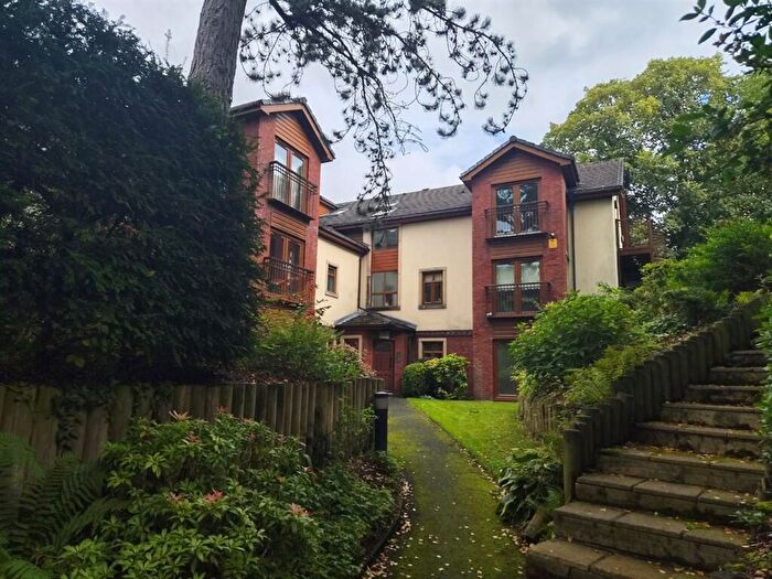 2 Bedroom Flat For Sale In Bury New Road, Prestwich, Manchester, M25