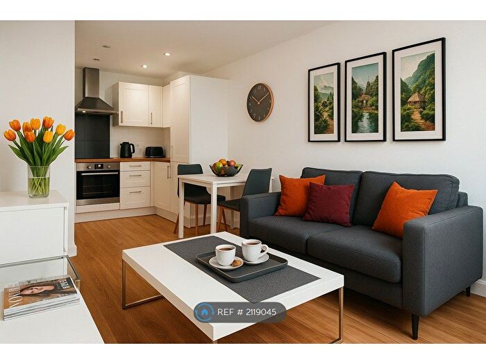 1 Bedroom Flat To Rent In Michigan Ave, Salford, M50