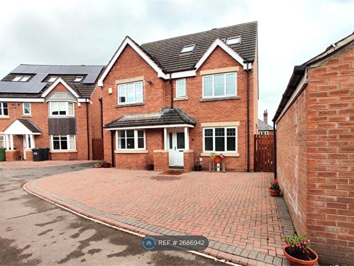 6 Bedroom Detached House To Rent In Fern View, Cleckheaton, BD19