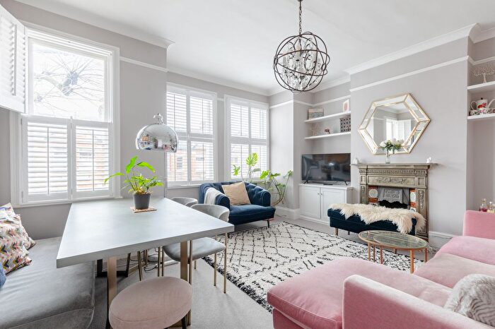 3 Bedroom Flat To Rent In Barmouth Road, London ., SW18