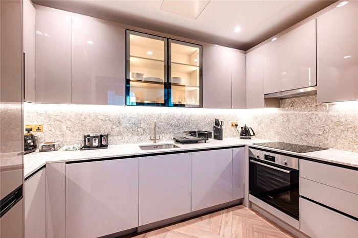 2 Bedroom Flat To Rent In Royal Crescent, Notting Hill, London, W11