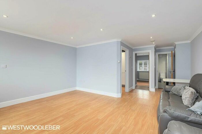 1 Bedroom Ground Maisonette To Rent In Hops House, Hoddesdon, EN11