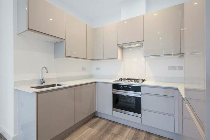 2 Bedroom Flat To Rent In Sunningfields Crescent, London, NW4