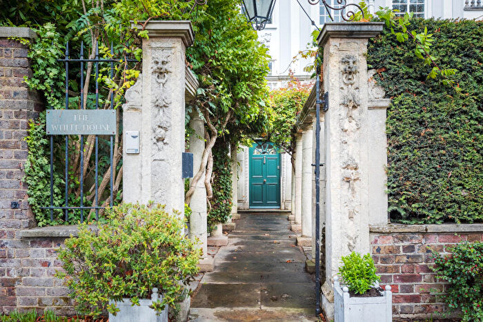 4 Bedroom House For Sale In Hampton Court Road, East Molesey, KT8