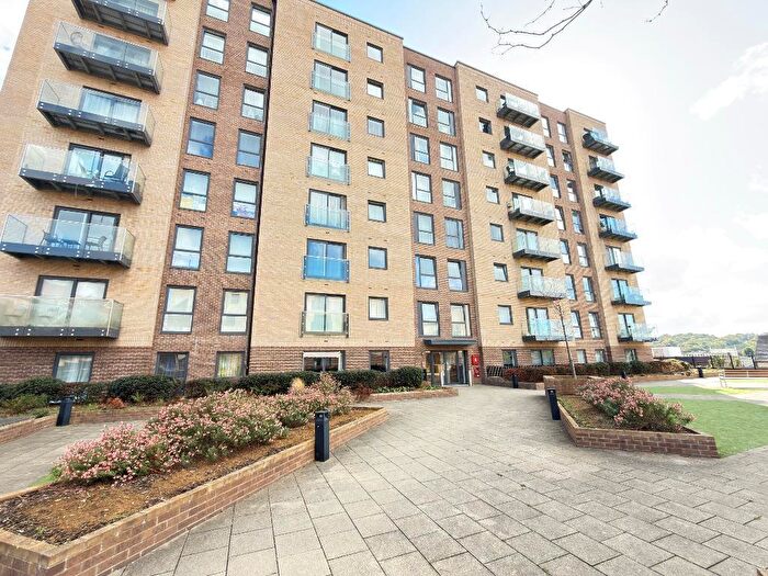 2 Bedroom Flat For Sale In Ellesmere Court, Stirling Drive, Luton, Bedfordshire, LU2