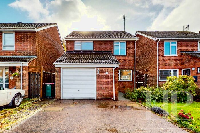 3 Bedroom Detached House To Rent In Wadham Close, Crawley, RH10