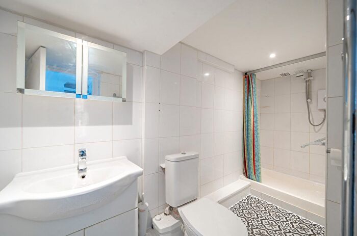 3 Bedroom Flat To Rent In St George Avenue, Tufnell Park, London, N7