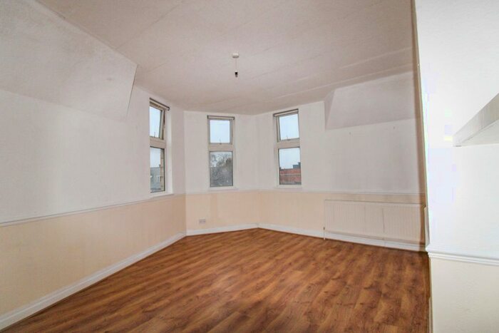 2 Bedroom Flat To Rent In High Street, Kings Heath, Birmingham, Birmingham, B14