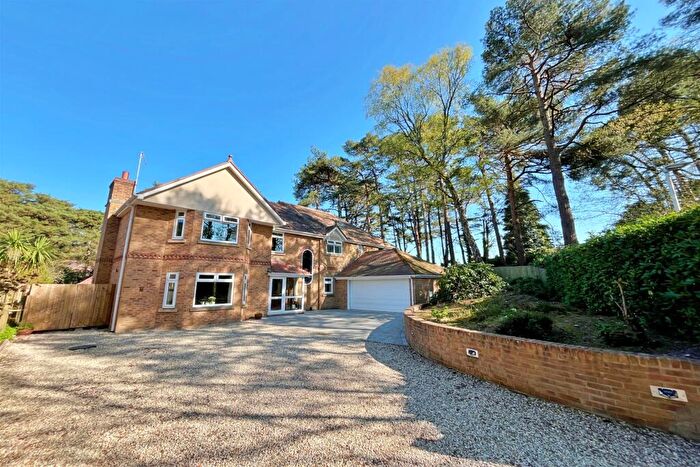 6 Bedroom Detached House For Sale In Broadstone, BH18