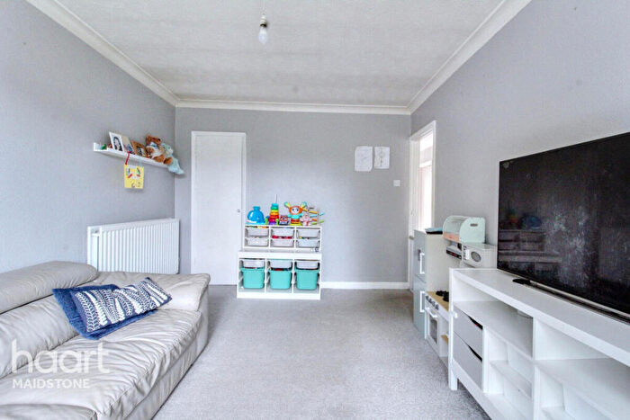 2 Bedroom Apartment To Rent In Premier Parade, Aylesford, ME20
