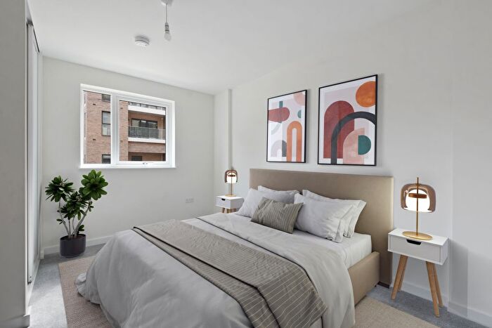 2 Bedroom Flat For Sale In Albert Road, Barnet, EN4
