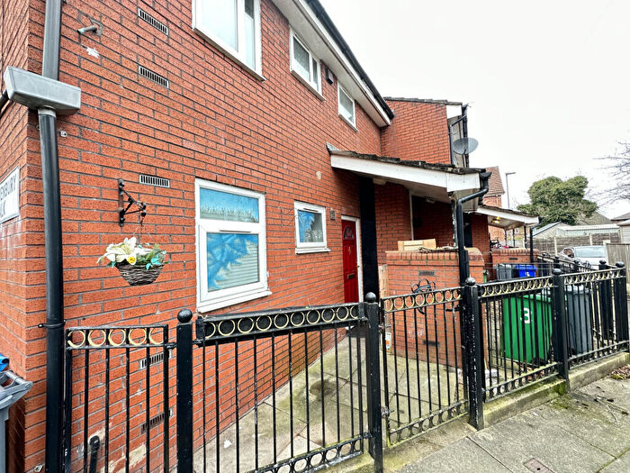 2 Bedroom Maisonette To Rent In Worthenbury Walk, Manchester, M13