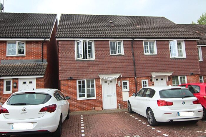 3 Bedroom Semi-Detached House To Rent In Wayside, Winnersh, Wokingham, RG41