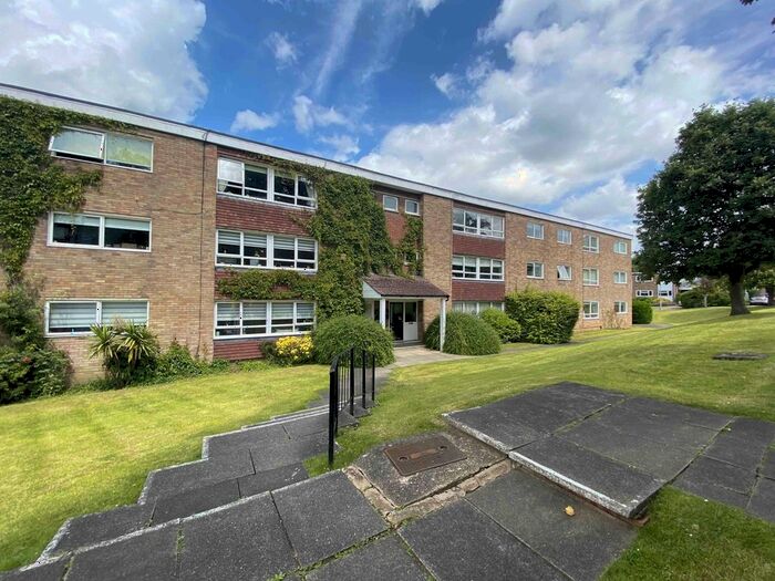 3 Bedroom Flat To Rent In The Four Tubs, Bushey, WD23