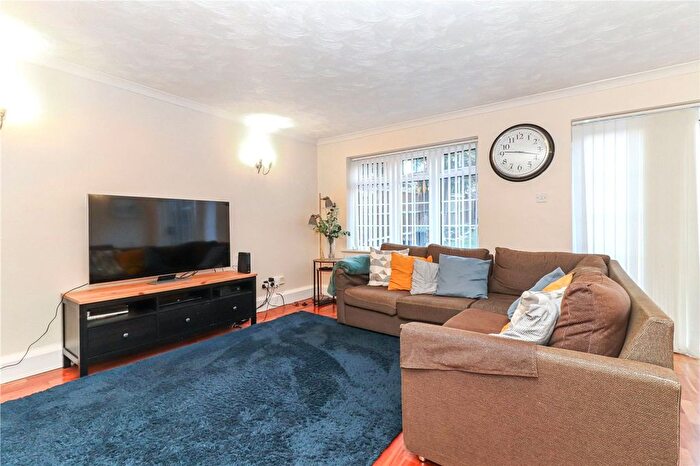 5 Bedroom Semi-Detached House To Rent In Wadham Road, Abbots Langley, WD5
