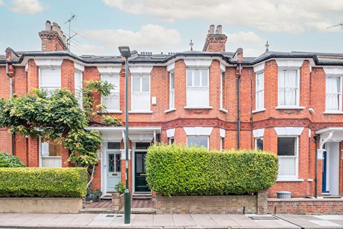 4 Bedroom Detached House For Sale In The Vineyard, Richmond, TW10
