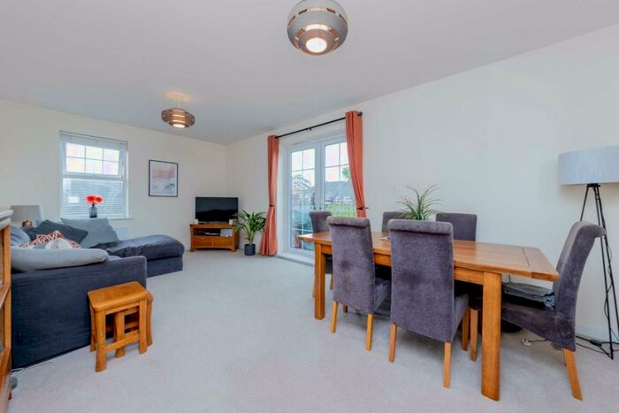 2 Bedroom Flat To Rent In Coppetts Road, London, N10