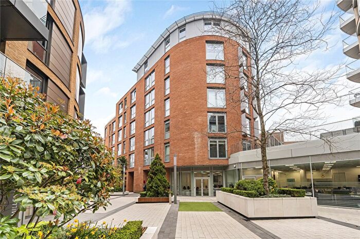 2 Bedroom Flat For Sale In Walpole Lodge, Plaza Gardens, London, SW15
