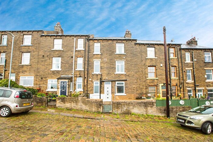 3 Bedroom Terraced House For Sale In Darnes Avenue, Halifax, HX2