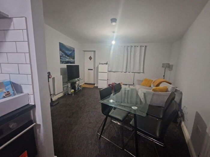 1 Bedroom Flat To Rent In High Road, Willenhall, WV12