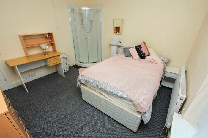 3 Bedroom Flat To Rent In Boldmere Terrace, Katie Road, Birmingham, B29