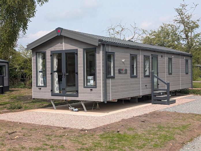 2 Bedroom Mobile/park Home For Sale In Stixwould Road, Woodhall Spa Lincolnshire, LN10