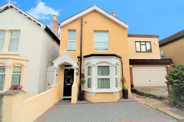 3 Bedroom Detached House To Rent In Pickford Road, Bexleyheath, Kent, DA7