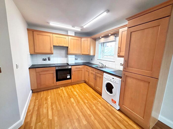 2 Bedroom Apartment To Rent In Saturday Bridge, B1