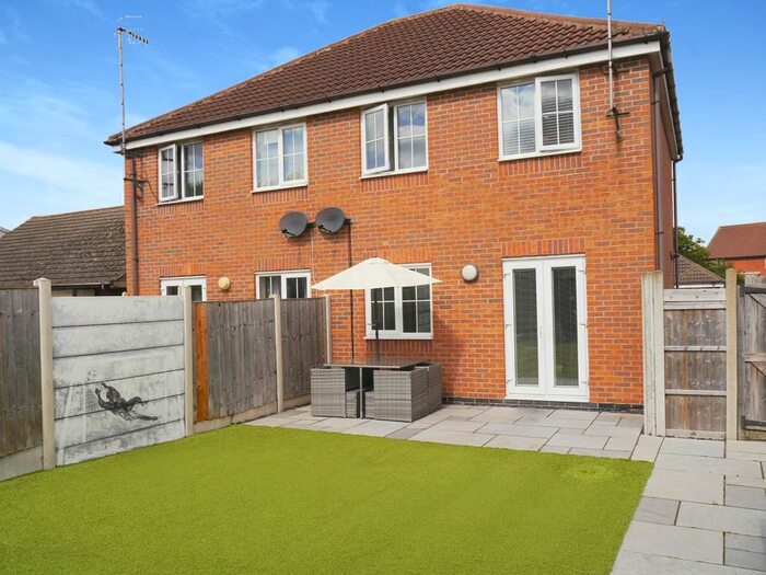 3 Bedroom Semi-Detached House For Sale In Rose Gardens, Arkwright Town, Chesterfield, S44