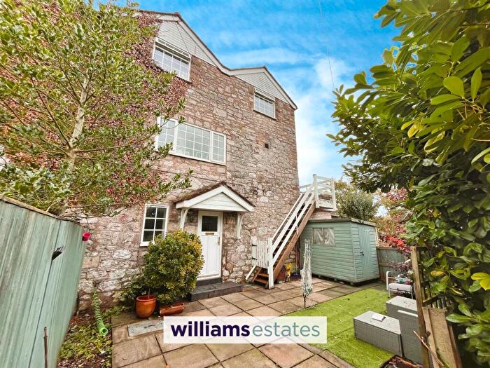 2 Bedroom House For Sale In Wern Fechan, Ruthin, LL15