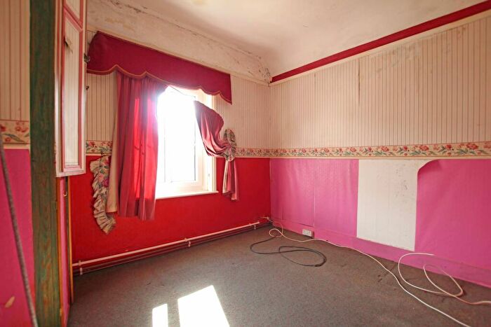 2 Bedroom Semi-Detached House For Sale In Bradford Street, Eastbourne, BN21