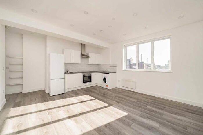 Studio To Rent In Stamford Hill, London, N16