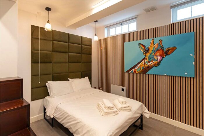 Flat To Rent In Alie Street, Wapping, E1