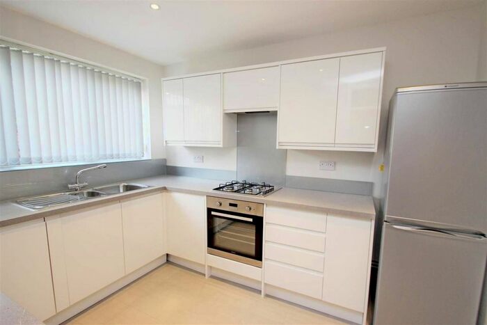 2 Bedroom Flat To Rent In Howton Place, Bushey, WD23