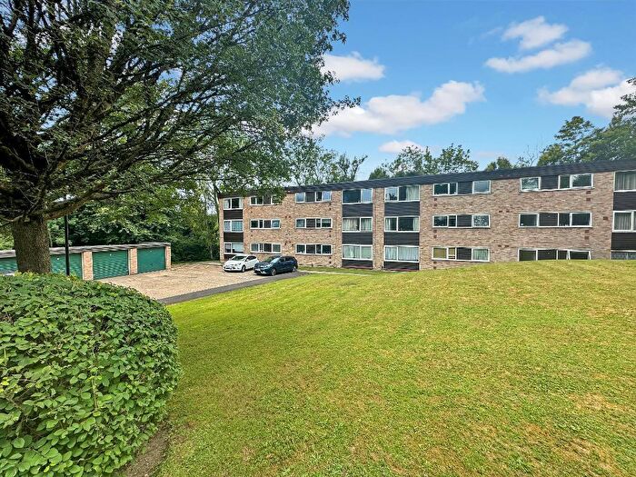 2 Bedroom Flat For Sale In Hawkhirst Way, Kenley, Surrey, CR8