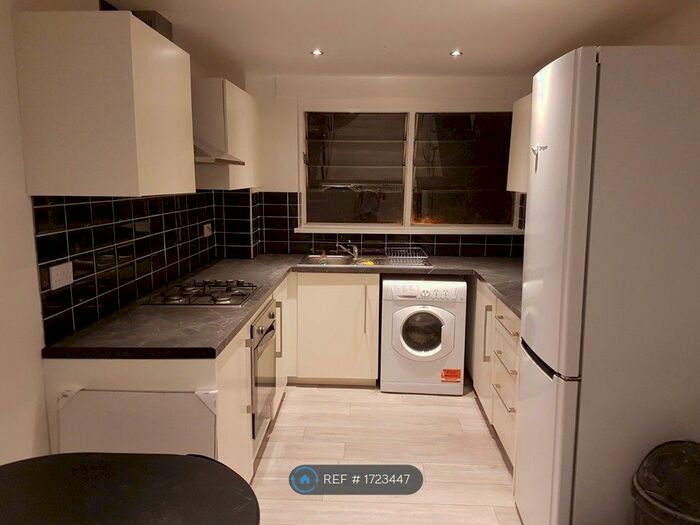 3 Bedroom Flat To Rent In Ampton Street, London, WC1X