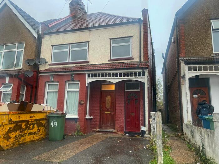2 Bedroom Maisonette To Rent In Welldon Crescent, Harrow, Greater London, HA1