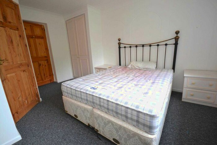 3 Bedroom Flat To Rent In Christchurch Gardens, Reading, Berkshire, Er., RG2