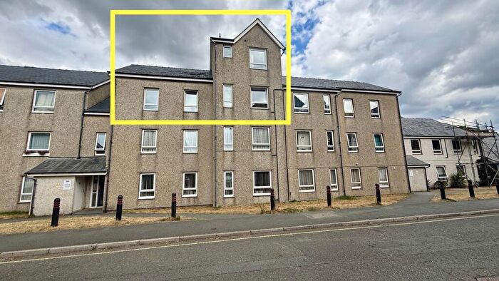 3 Bedroom Flat For Sale In Llys Dedwydd, Barmouth, LL42