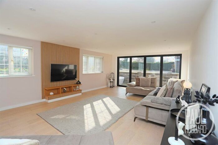 4 Bedroom Semi-Detached House For Sale In The Street, Lound, NR32