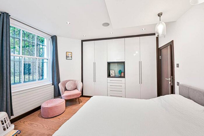 3 Bedroom Flat To Rent In Priory Road, West Hampstead, London, NW6