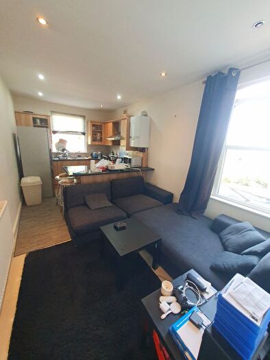 2 Bedroom Flat To Rent In Beresford Road, London, N8
